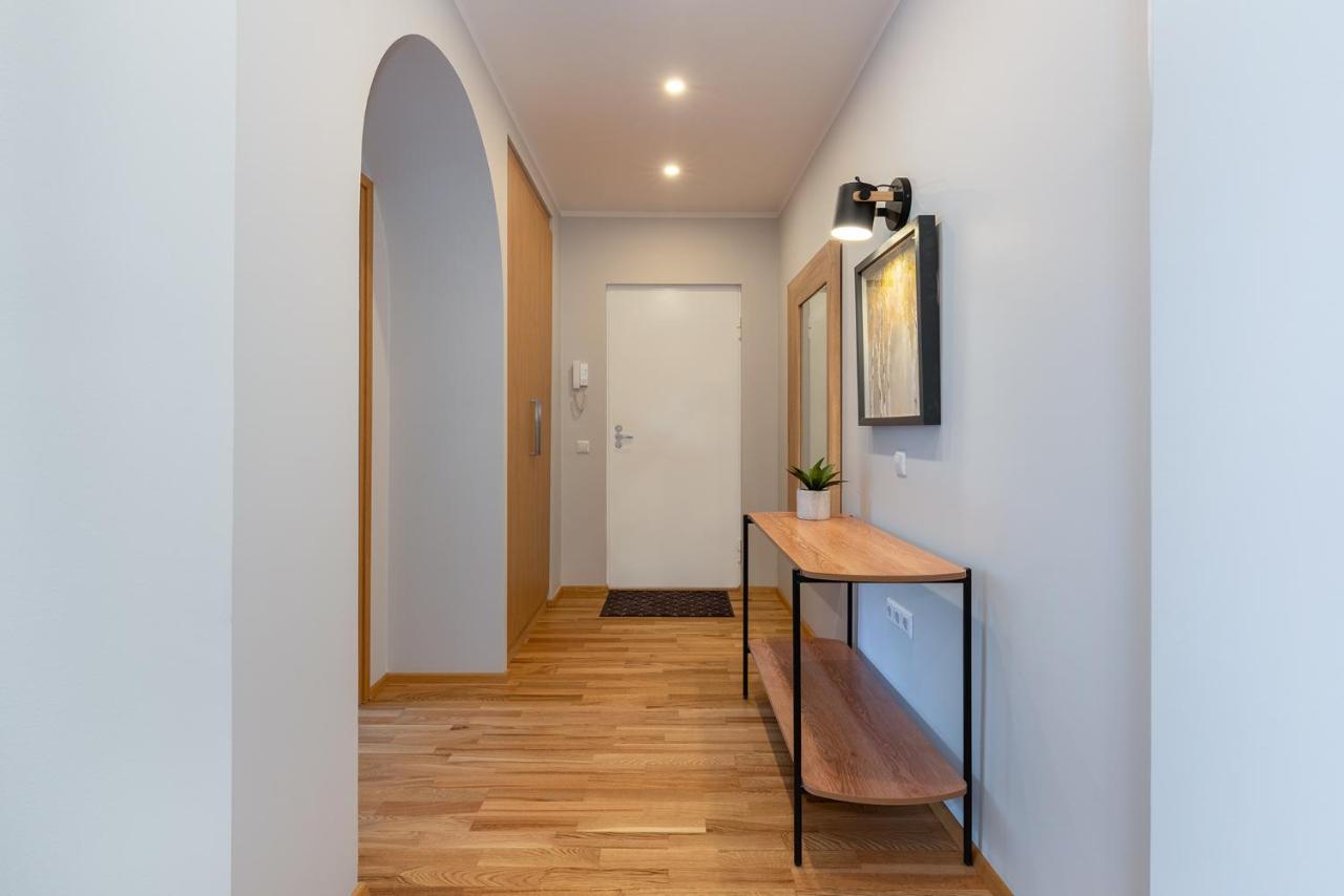 Old Town Luxury Penthouse With Emajogi View Apartment